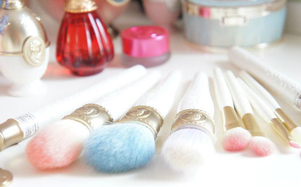 美妝商城APP/<a href='http://www.gyrmgh.com/xcx/' target='_blank'><u><a href='http://www.gyrmgh.com/xcx/' target='_blank'><u>小程序</u></a>開發(fā)</u></a>-標(biāo)點軟件