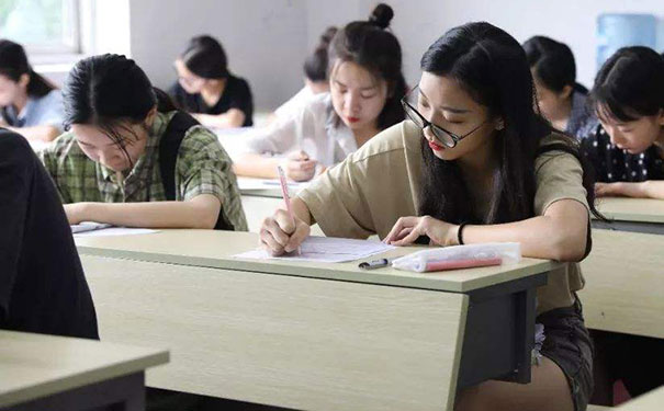 考試題庫APP/<a href='http://www.gyrmgh.com/xcx/' target='_blank'><u><a href='http://www.gyrmgh.com/xcx/' target='_blank'><u>小程序</u></a>開發(fā)</u></a>-標(biāo)點軟件